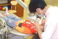 小児歯科治療の様子